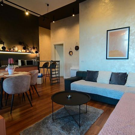 Stylish Two Bedroom House With Private Pool Tirana Szoba fotó