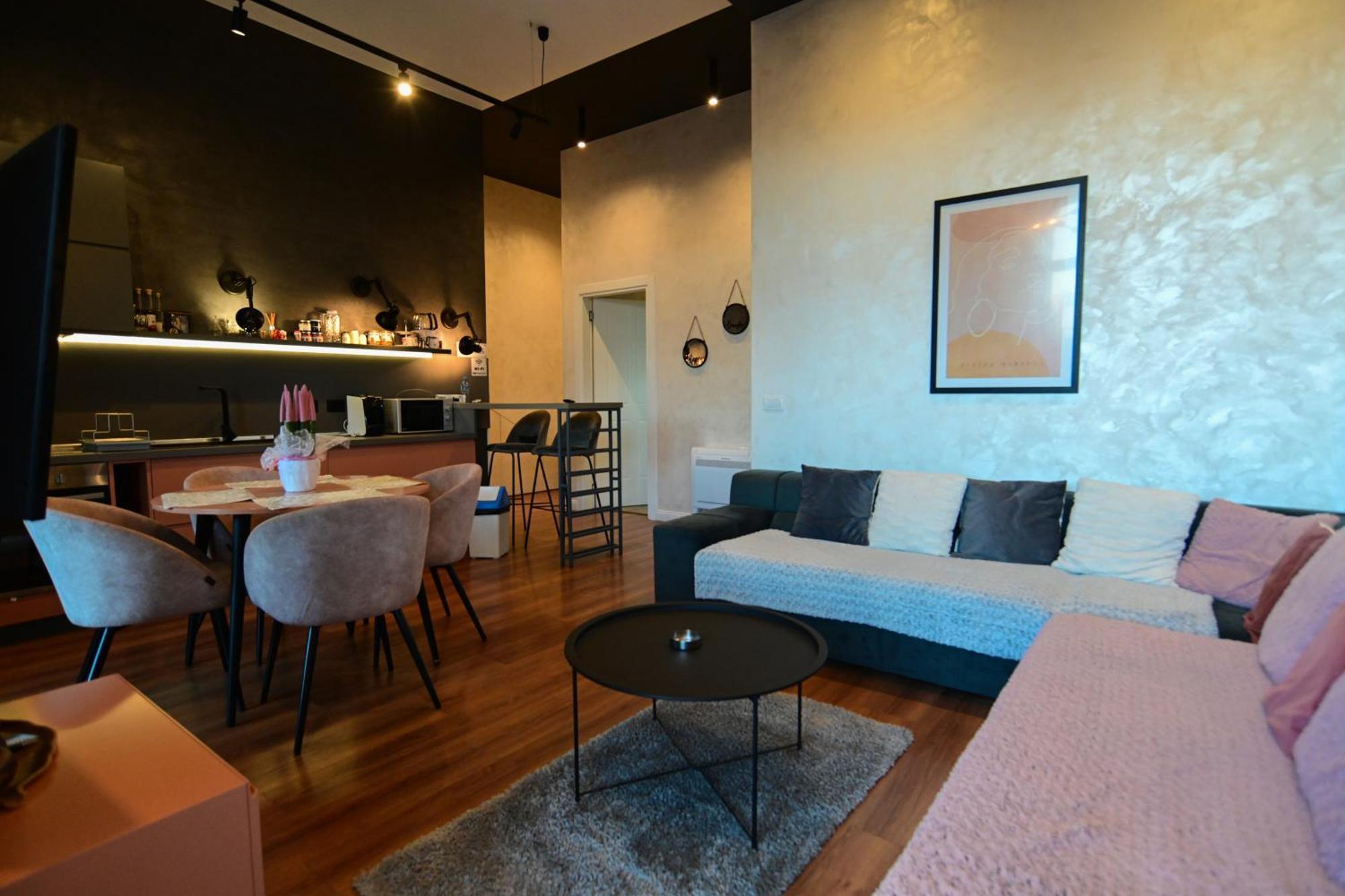 Stylish Two Bedroom House With Private Pool Tirana Szoba fotó